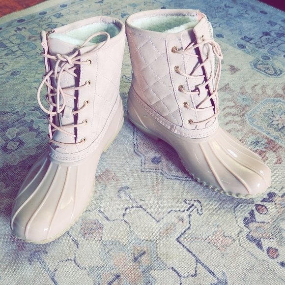 Boots - Picture 4 of 7